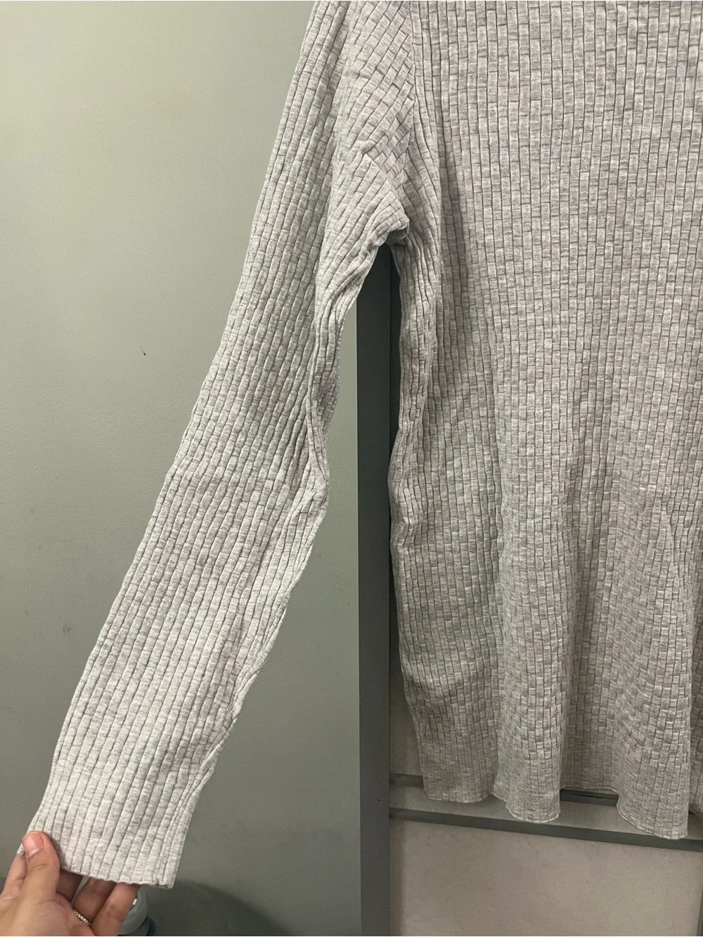 NWT Kenneth Cole Gray Long Sleeve V-Neck Sweater Thin Men’s Size Medium Slim Fit